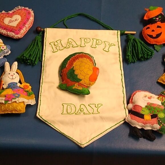 Holiday Calendar Handmade Embroidered Felt/Stuffed Holiday Wall Hanging - Picture 6 of 9